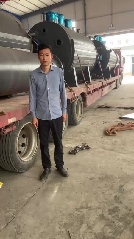 100噸熬煉動物油發(fā)貨現(xiàn)場